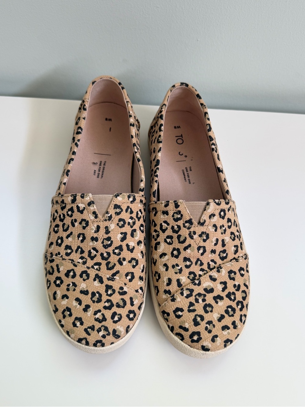 TOMS Womens 8 Leopard Print Slip-On Flats - Tan/Black Canvas Streetwear Casual